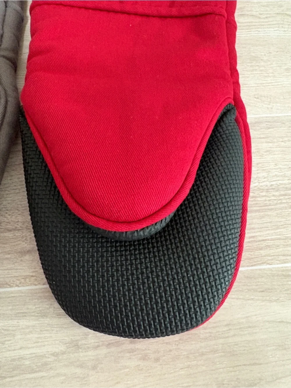 Kitchensmart Red Gray Neoprene Oven Mitts Set of 2